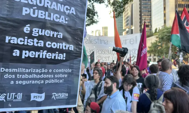 Cordão da Mentira faz ato na Paulista para lembrar Crimes de Maio 
