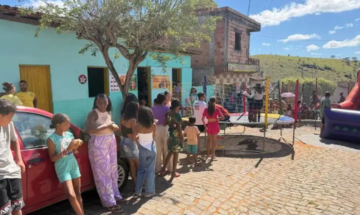Guilherme Correia promove Dia das Crianças com festa e distribuição de brinquedos no bairro Monte Santo, em Itanhém