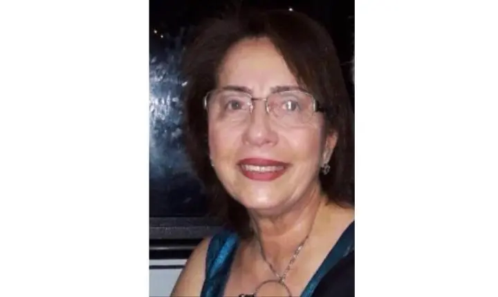 Professora encerra ciclo de mais de cinco décadas na educação de Itanhém e recebe homenagem de escola