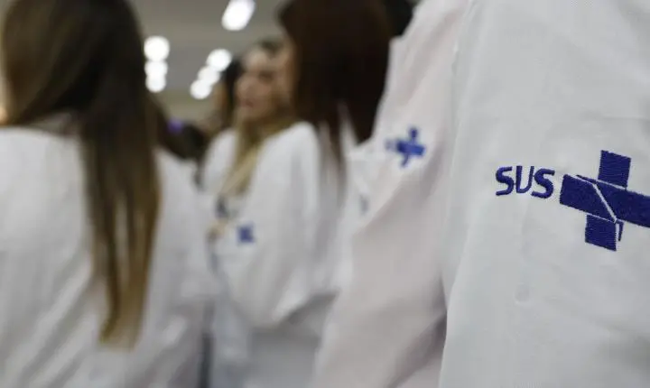 Saúde estende atuação de 676 médicos especialistas no SUS