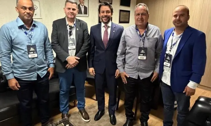 Vereadores articulam emenda parlamentar para Itanhém durante evento que participam em Brasília
